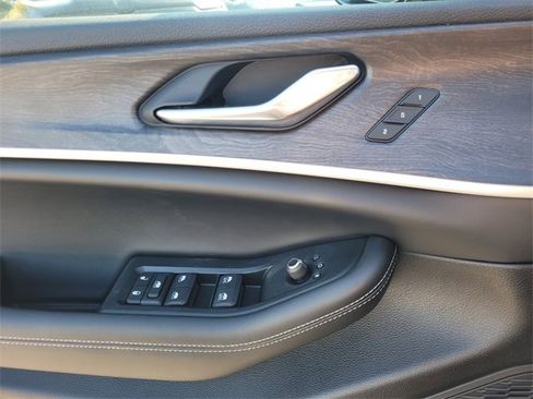 New 2025 Jeep Grand Cherokee Limited image 24