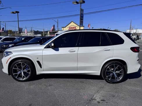 Used 2022 BMW X5 M50i w/ Executive Package image 4