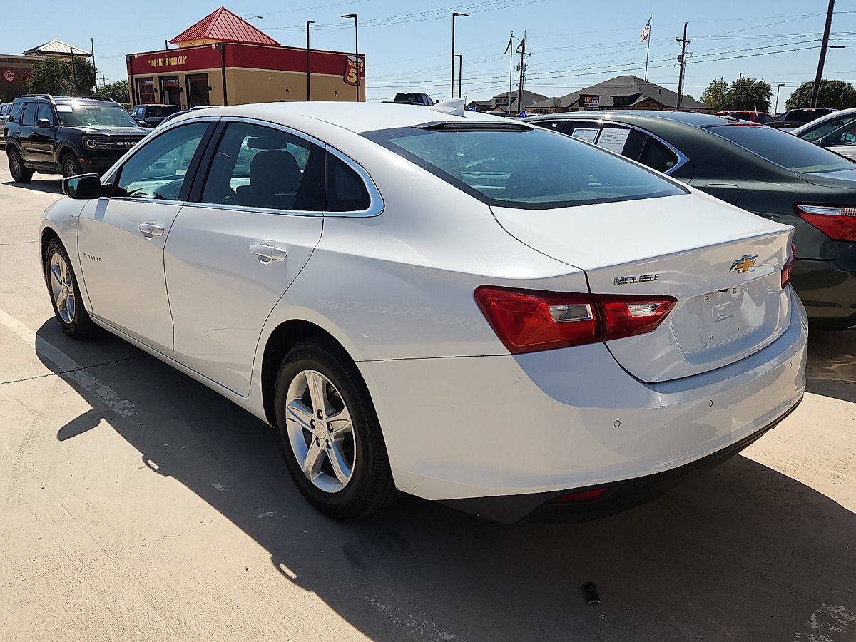 Used 2024 Chevrolet Malibu LT FWD image 2