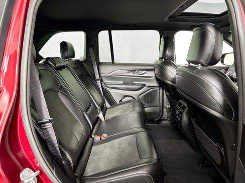 Used 2023 Jeep Grand Cherokee Altitude image 40