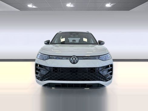 New 2026 Volkswagen Tiguan SE R-Line FWD image 6