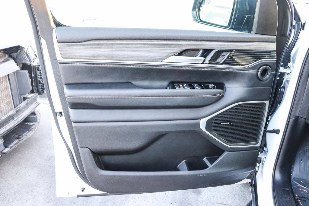 Used 2024 Jeep Wagoneer Series III AWD/4WD image 24