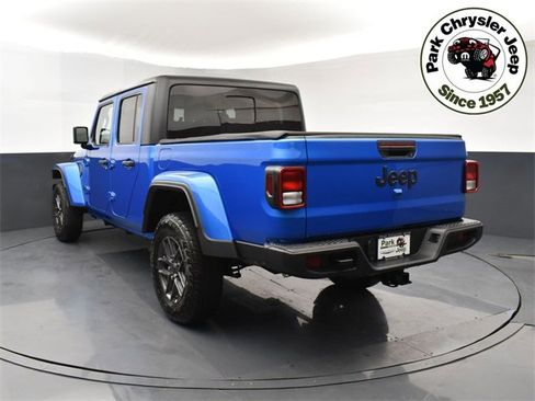 New 2025 Jeep Gladiator Sport image 4