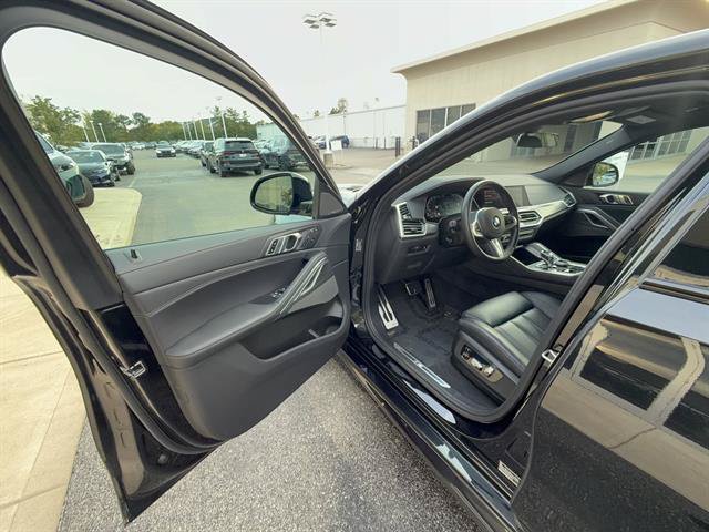 Used 2022 BMW X6 xDrive40i w/ M Sport Package AWD/4WD image 8