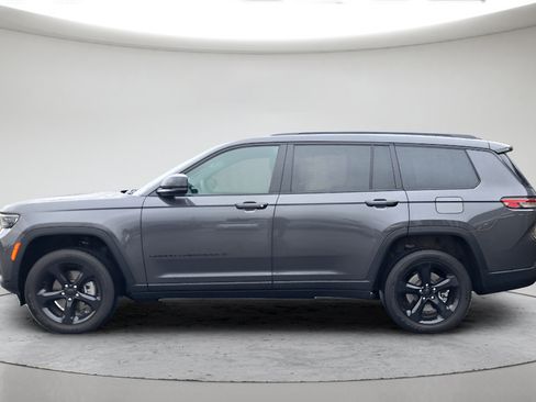 Used 2025 Jeep Grand Cherokee L Altitude AWD/4WD image 2