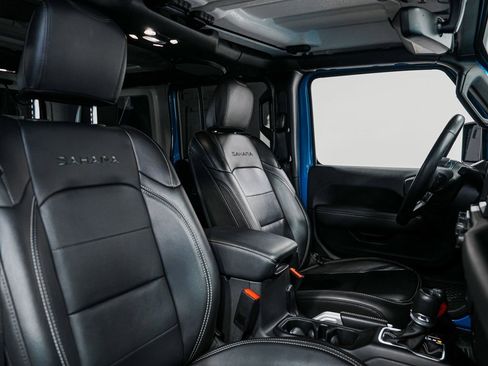 Used 2022 Jeep Wrangler Unlimited Sahara w/ Cold Weather Group image 33