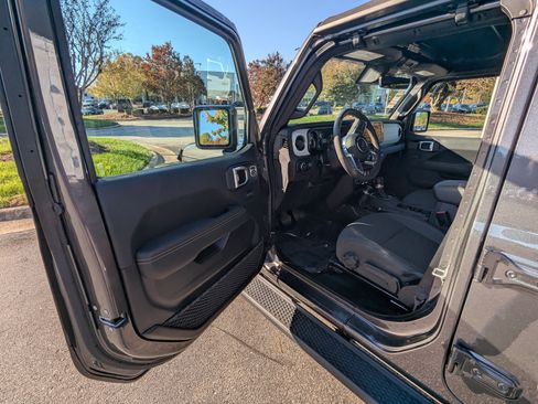 Used 2024 Jeep Wrangler Sahara w/ Technology Group image 8