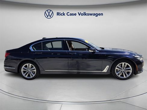 Used 2019 BMW 750i xDrive w/ Executive Package image 3