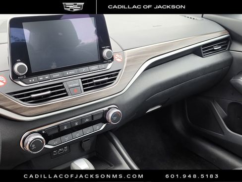 Used 2025 Nissan Altima 2.5 SV FWD image 6