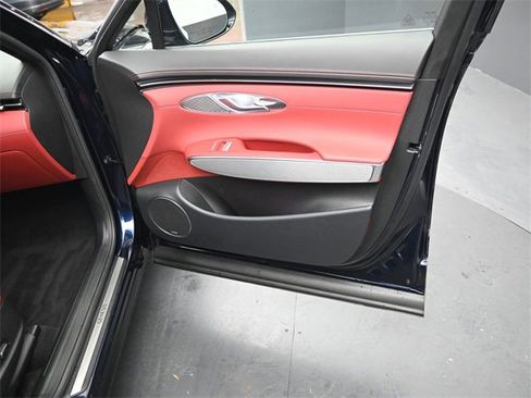 Used 2025 Genesis GV70 2.5T w/ Sport Prestige Package image 34