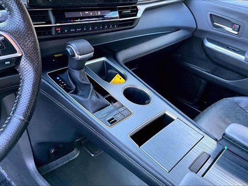 Used 2023 Toyota Sienna XSE image 11