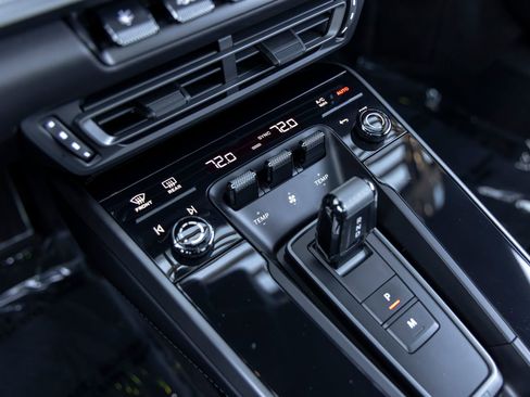 Certified 2022 Porsche 911 Carrera RWD image 40