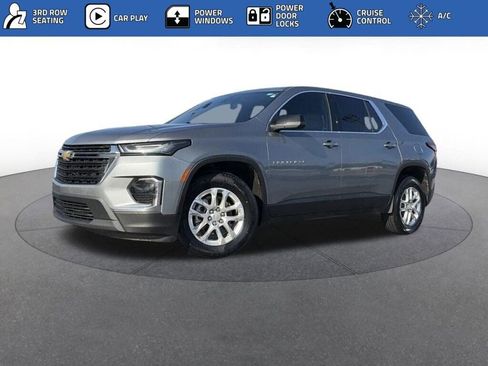 Used 2023 Chevrolet Traverse LS image 1