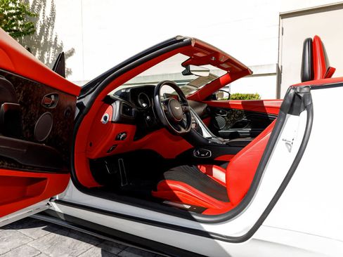 Used 2019 Aston Martin DB11 Volante image 3