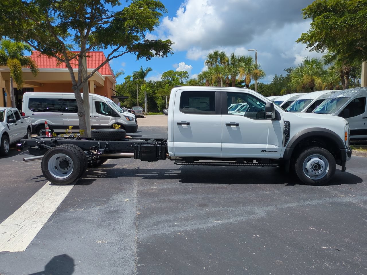 New 2026 Ford F550 4x4 Crew Cab image 3