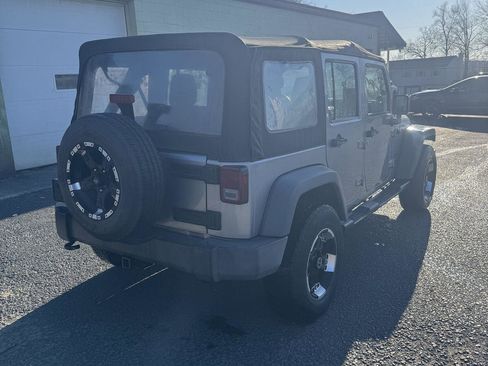 Used 2013 Jeep Wrangler Unlimited Sport image 7