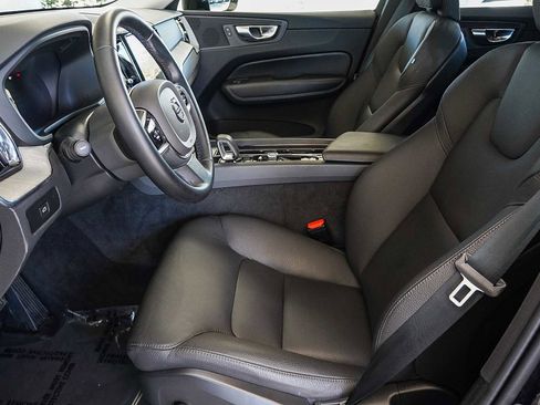 Used 2025 Volvo XC60 B5 Plus image 19