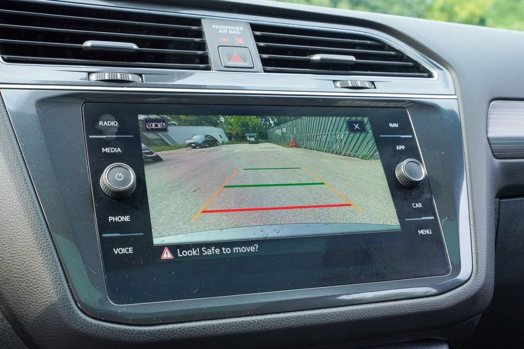 Used 2022 Volkswagen Tiguan SEL R-Line AWD/4WD image 18