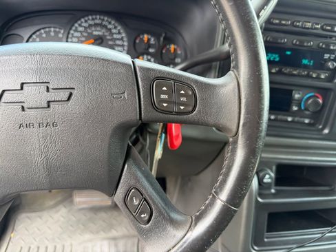 Used 2006 Chevrolet Silverado 2500 LT w/ Skid Plate Package AWD/4WD image 19