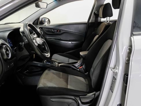 Used 2023 Hyundai Kona SE FWD image 4