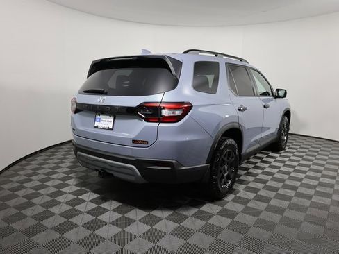 Used 2024 Honda Pilot TrailSport image 5