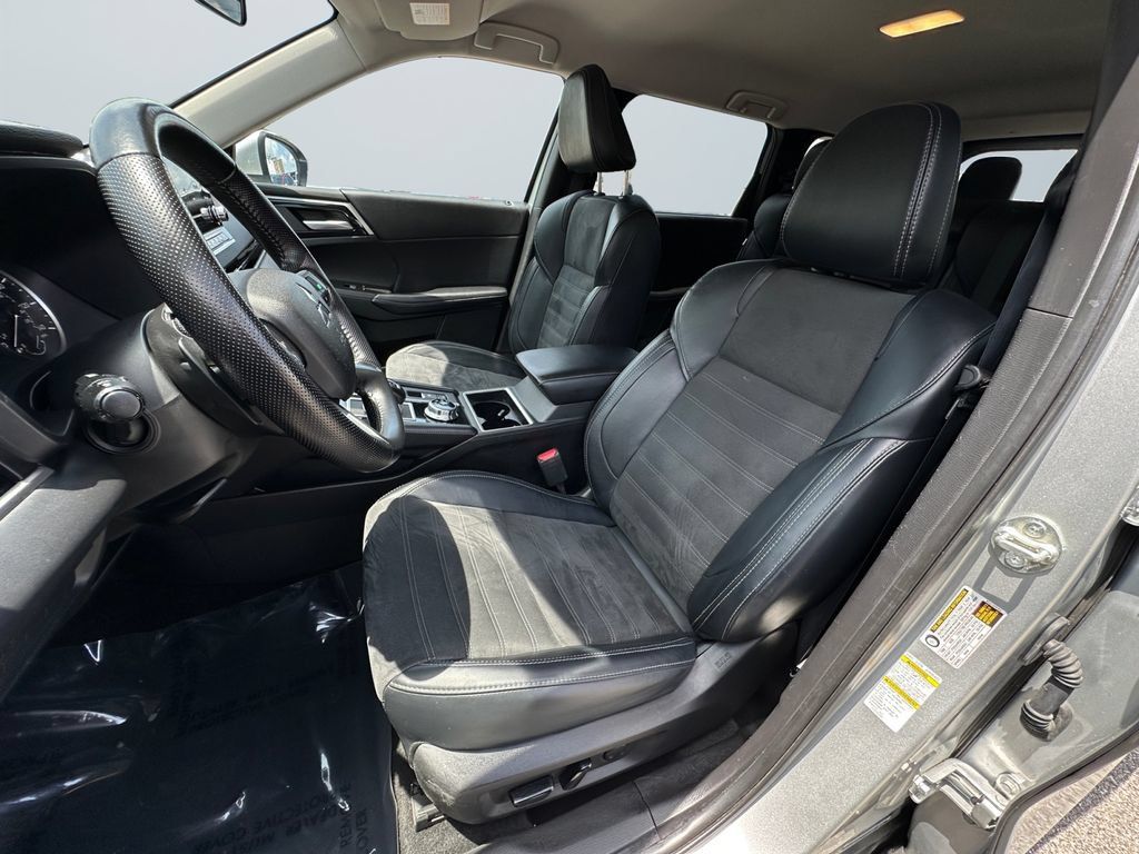 Used 2024 Mitsubishi Outlander SE Black Edition FWD image 10