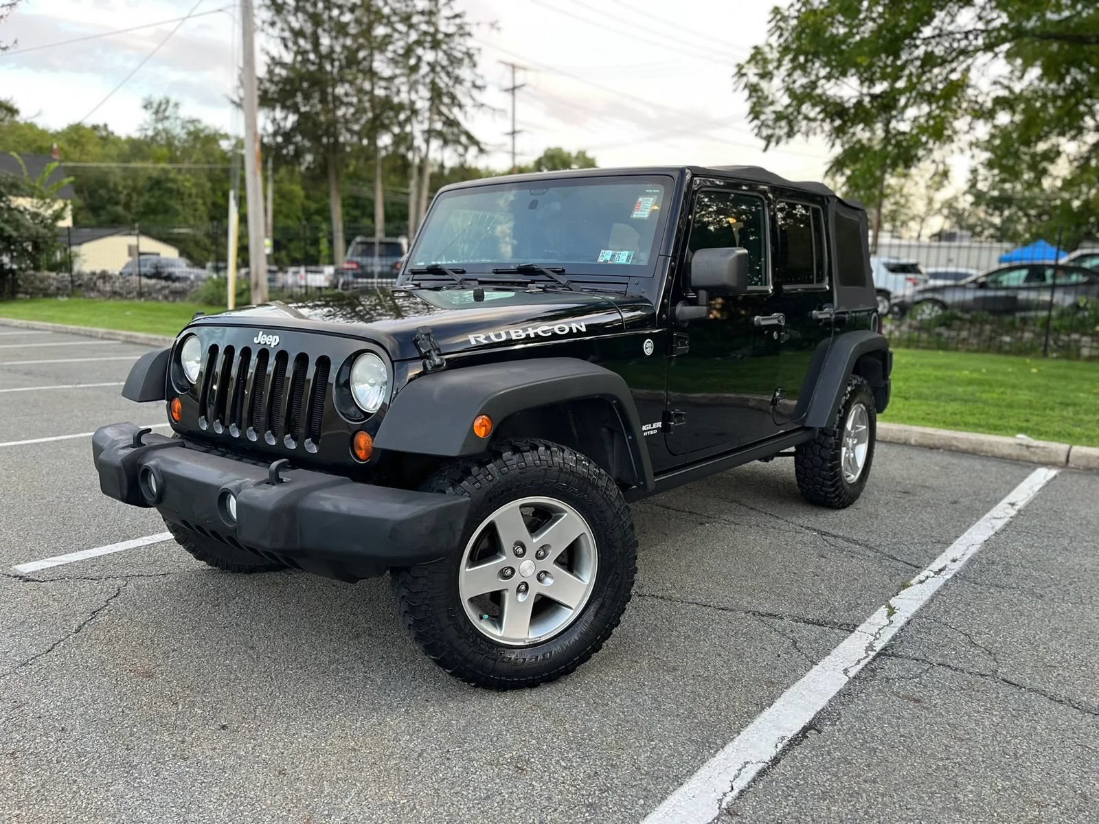 Used 2012 Jeep Wrangler Unlimited Rubicon w/ Connectivity Group AWD/4WD image 3
