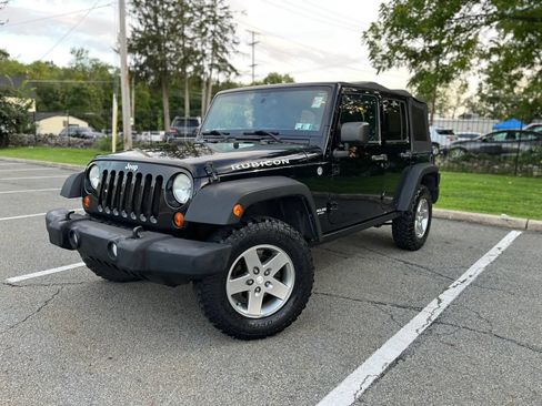 Used 2012 Jeep Wrangler Unlimited Rubicon w/ Connectivity Group AWD/4WD image 3
