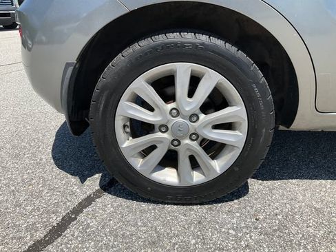 Used 2013 Kia Soul FWD image 23