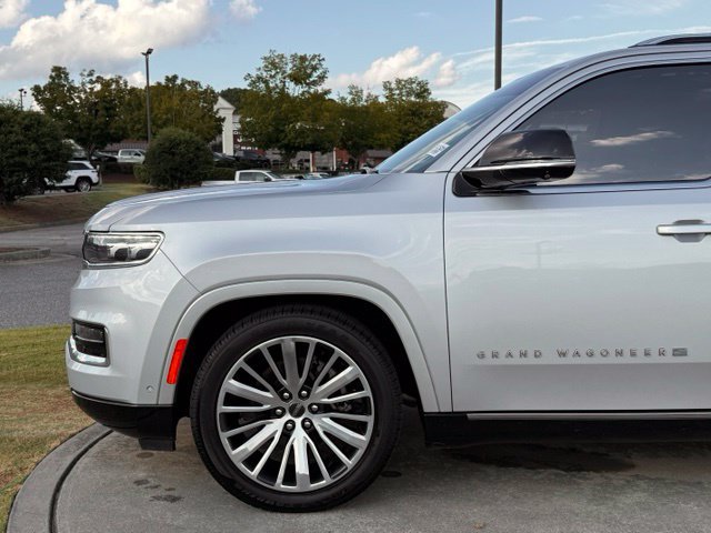 Used 2023 Jeep Grand Wagoneer Series III AWD/4WD image 12