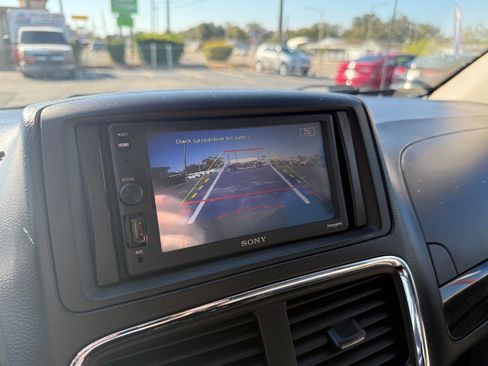 Used 2012 Dodge Grand Caravan SXT image 22