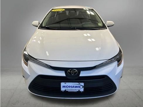 Used 2024 Toyota Corolla LE FWD image 9