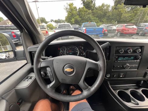 Used 2016 Chevrolet Express 2500 RWD image 18