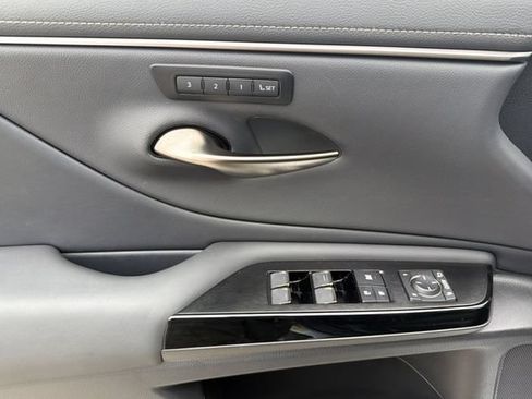 Used 2025 Lexus ES 300h w/ Premium Package FWD image 12