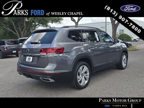 Used 2023 Volkswagen Atlas SE w/ Panoramic Sunroof Package FWD image 4