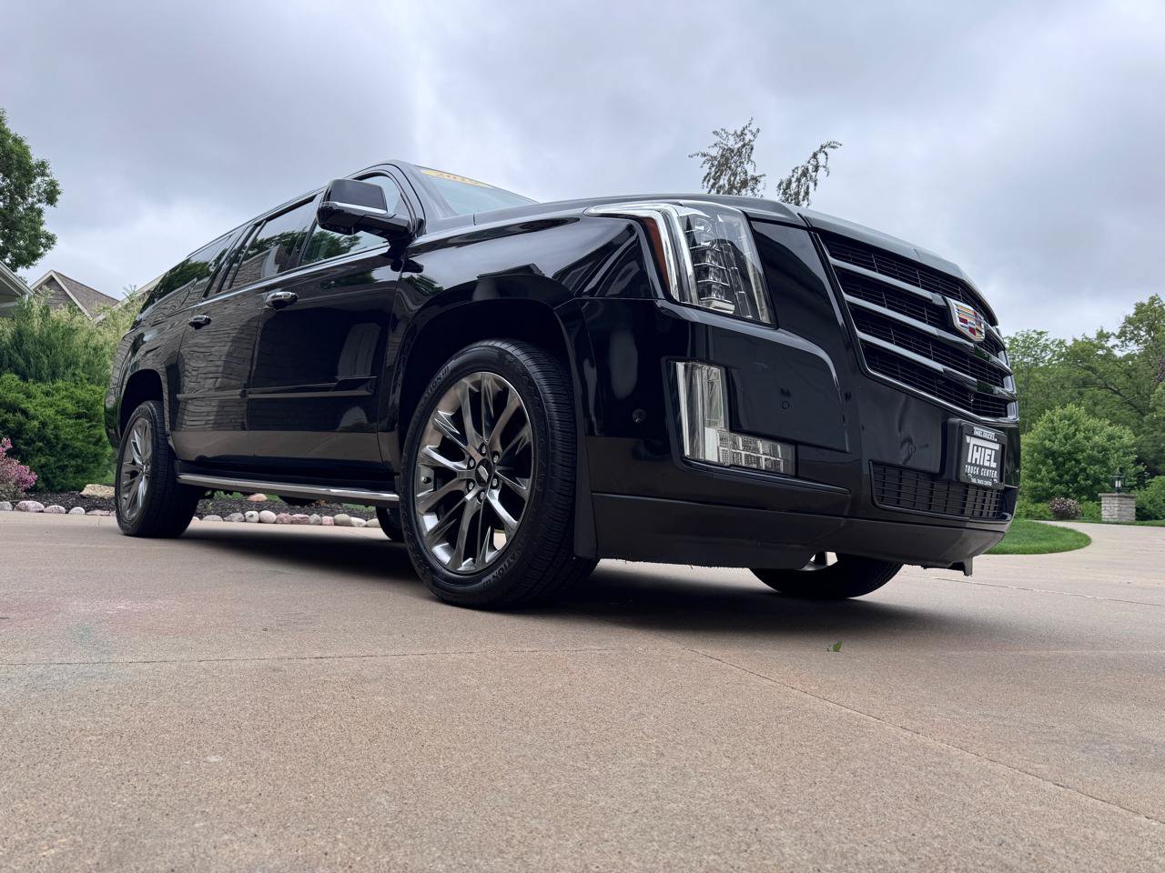 Used 2019 Cadillac Escalade ESV Luxury w/ Escalade Sport Edition AWD/4WD image 35