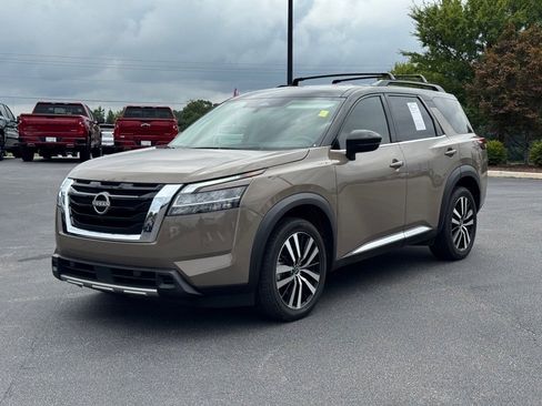 Used 2023 Nissan Pathfinder Platinum w/ Cargo Package image 7