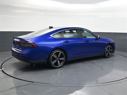 Used 2023 Honda Accord Sport image 4