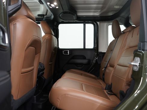 Used 2022 Jeep Wrangler Unlimited Sahara w/ Cold Weather Group image 19