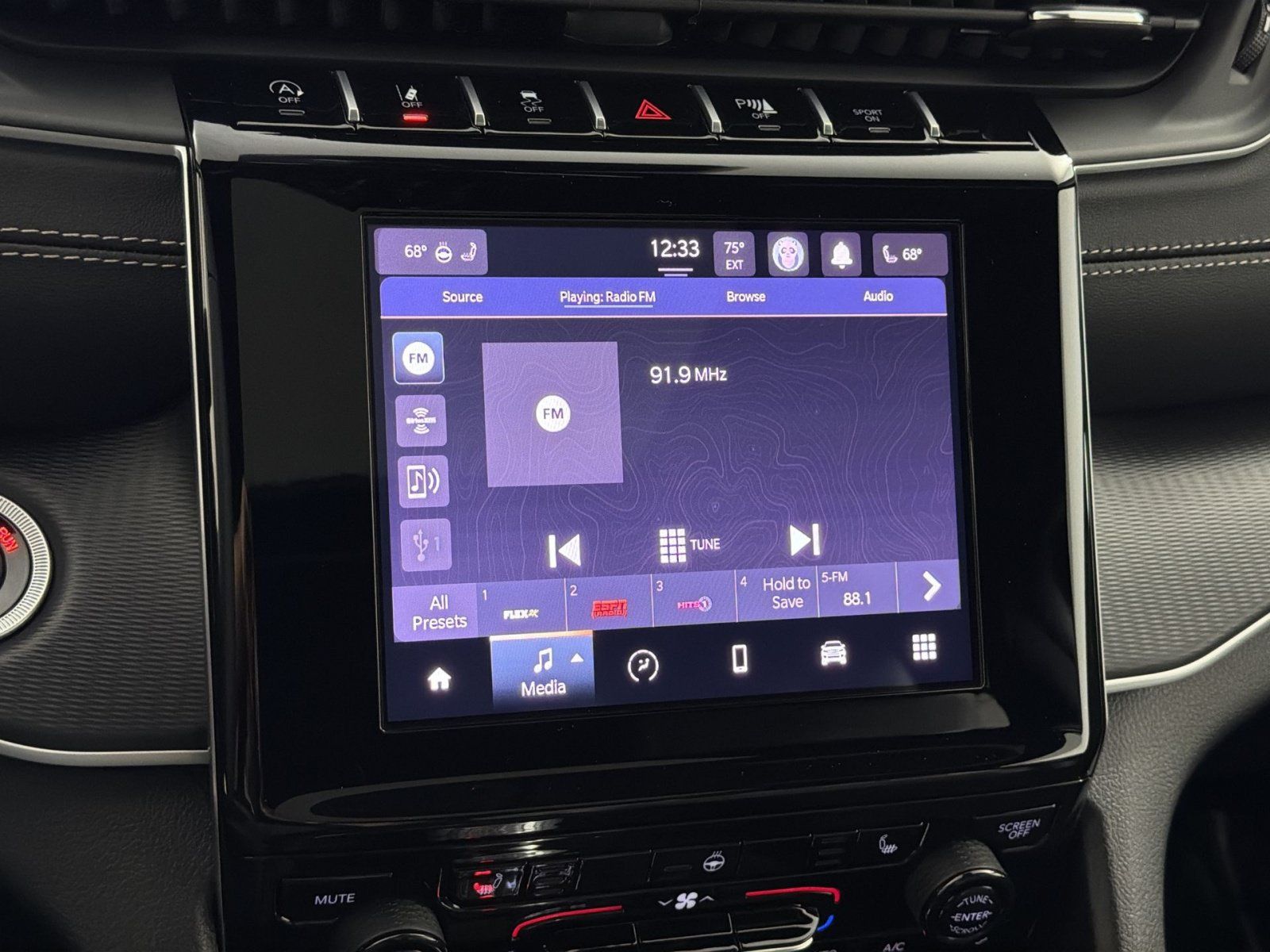 Used 2025 Jeep Grand Cherokee 4WD image 18