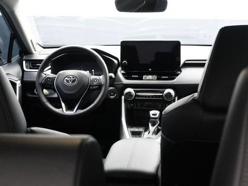 Used 2025 Toyota RAV4 Limited FWD image 17
