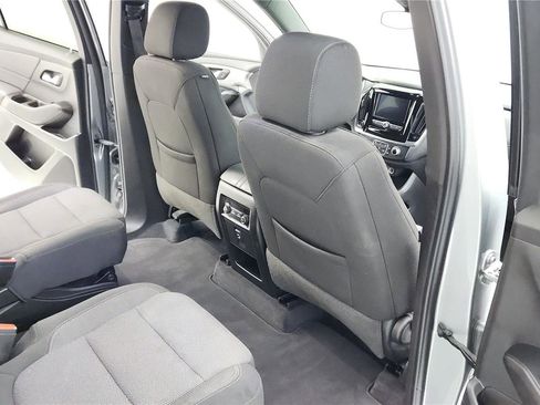 Used 2023 Chevrolet Traverse LT image 32