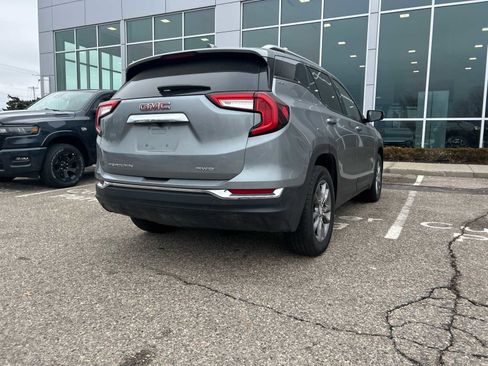 Used 2024 GMC Terrain SLT image 20