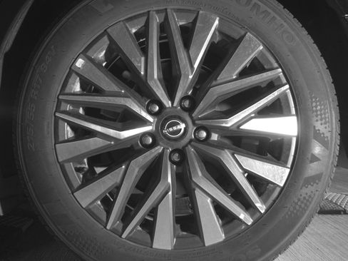 Used 2025 Nissan Altima 2.5 SV FWD image 14