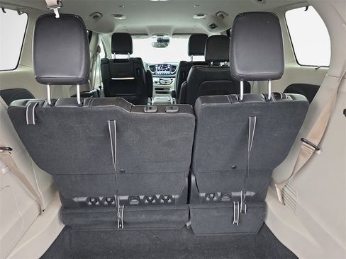 Used 2022 Chrysler Pacifica Touring-L w/ Uconnect Theater Family Group image 24