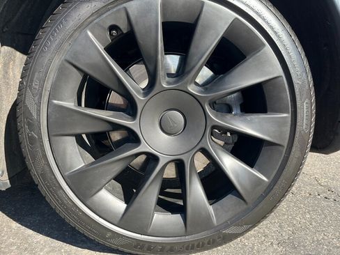 Used 2022 Tesla Model Y Long Range AWD/4WD image 37