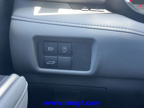 Used 2023 Toyota Highlander XLE image 16