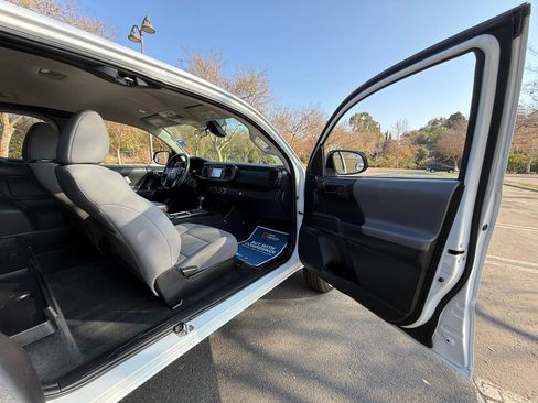 Used 2019 Toyota Tacoma SR RWD image 14