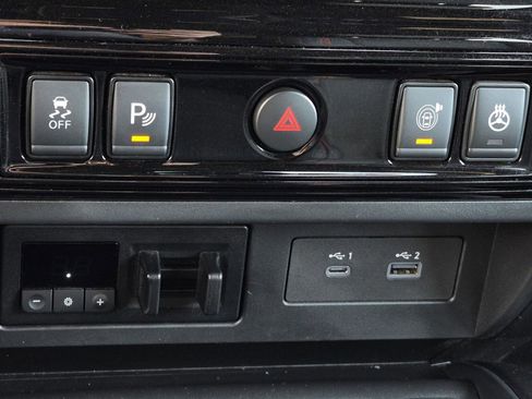 Used 2020 Nissan Titan PRO-4X w/ Pro-4x Convenience Package image 23