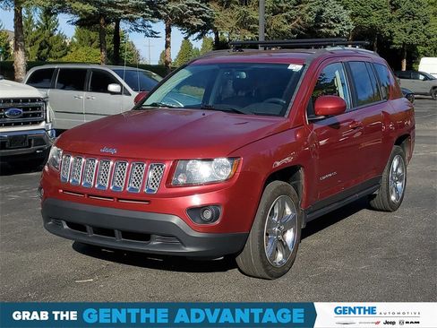 Used 2017 Jeep Compass Latitude image 2